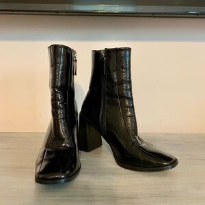 Black boots block heel pretty little things 8 1/2 shiny patent faux leather mid